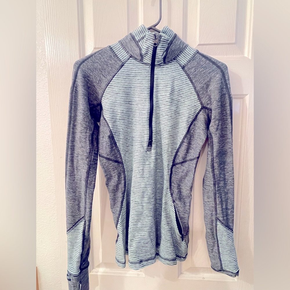 Lululemon heathered green half zip running top Size 4